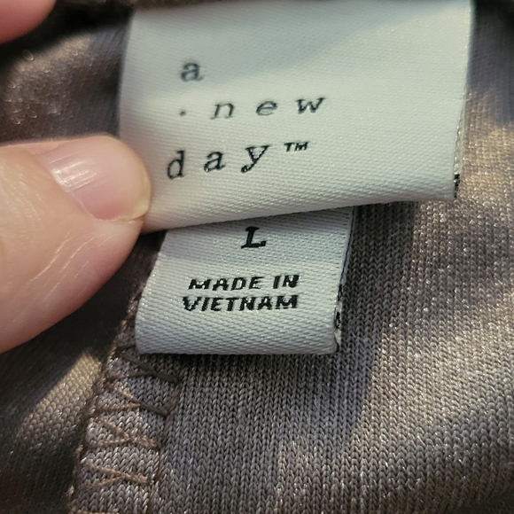 A New Day Metallic Gray Garment - Picture 3 of 5